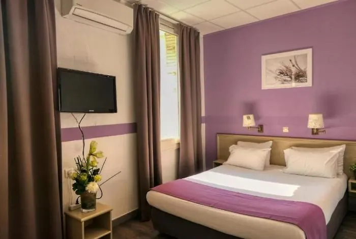 *** מלון Cit'Hotel Le Louvre Orange צרפת