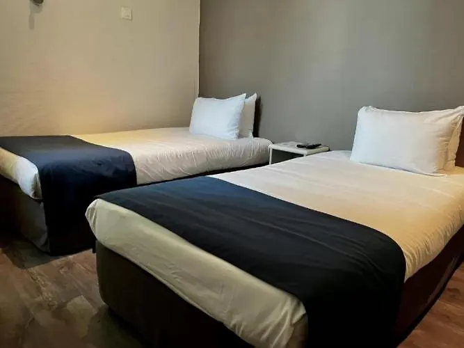 Cit'Hotel Le Louvre Orange 3*, אורנג'