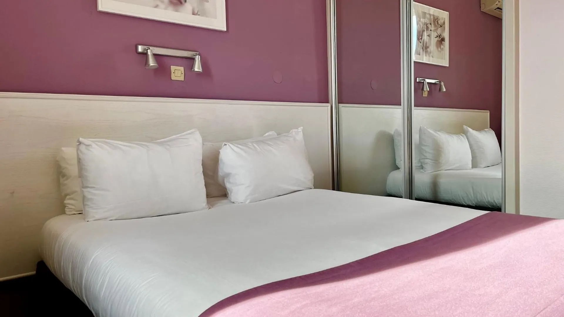 *** מלון Cit'Hotel Le Louvre Orange צרפת
