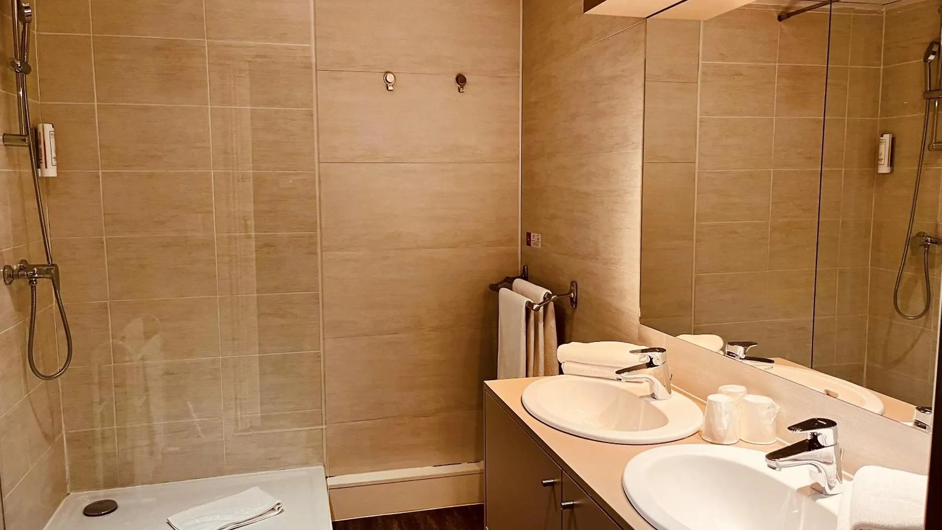 Cit'Hotel Le Louvre Orange 3*, אורנג' צרפת