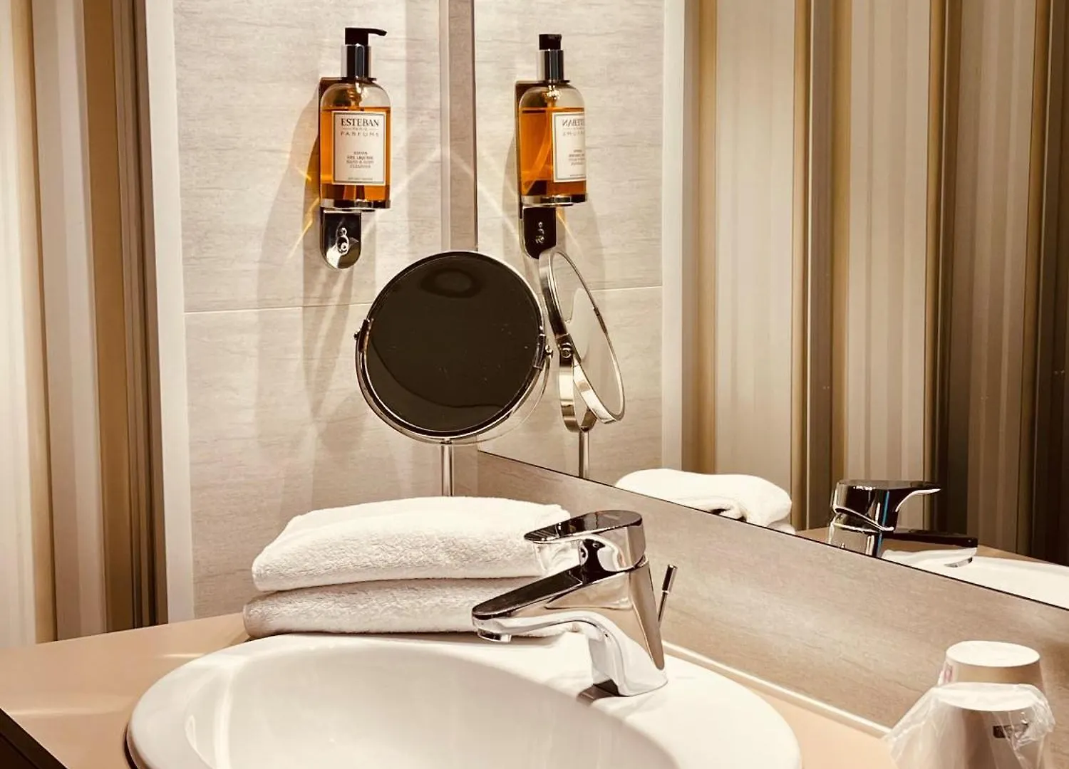 Cit'Hotel Le Louvre Orange מלון